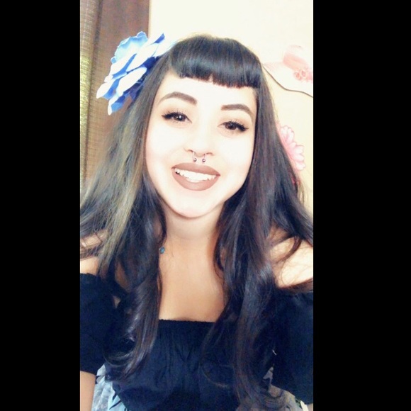 Meet your Posher, Samantha - Picture 1 of 2